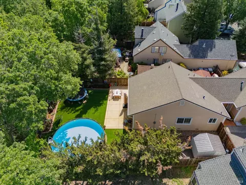 238 Brookdale Dr, Vacaville, CA 95687