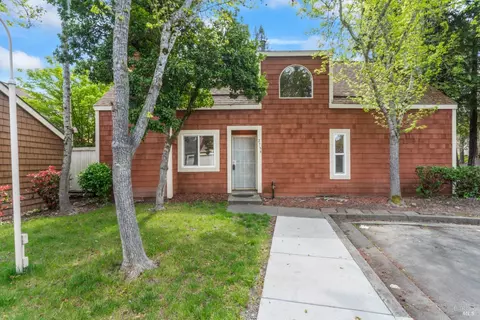 2754 Lakeview Dr, Santa Rosa, CA 95405