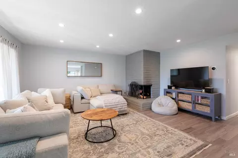 155 Guadalupe Dr, Sonoma, CA 95476