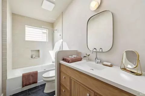 Bath - 419 Marin Ave, Mill Valley, CA 94941 photo 11 of 13