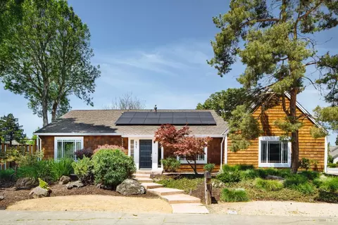 491 Casa Verde Cir, Petaluma, CA 94954