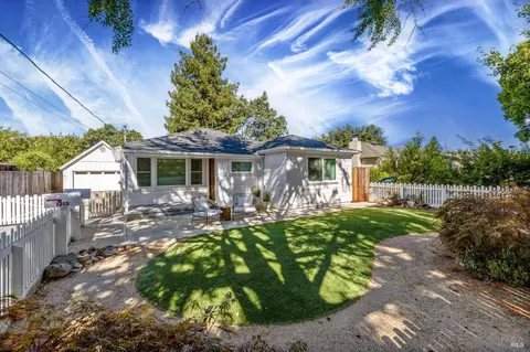 1213 Stewart St, Santa Rosa, CA 95404