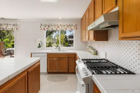 116 Philip Dr, Healdsburg, CA 95448 photo 7