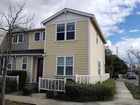 910 Aston Ave, Santa Rosa, CA 95404