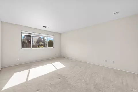 Bedroom - 2196 Monterey Dr, Fairfield, CA 94534 photo 1 of 17