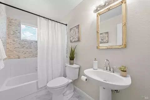 Bath - 2196 Monterey Dr, Fairfield, CA 94534 photo 3 of 4