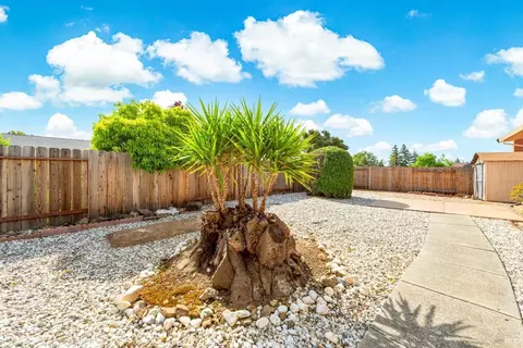 Exterior - 2196 Monterey Dr, Fairfield, CA 94534 photo 14 of 27