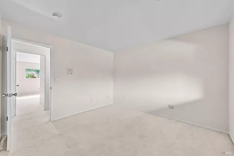 Bedroom - 2196 Monterey Dr, Fairfield, CA 94534 photo 9 of 17
