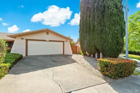 Exterior - 2196 Monterey Dr, Fairfield, CA 94534 photo 2 of 27