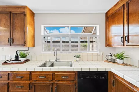 Kitchen - 2196 Monterey Dr, Fairfield, CA 94534 photo 6 of 11