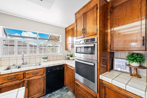 Kitchen - 2196 Monterey Dr, Fairfield, CA 94534 photo 5 of 11
