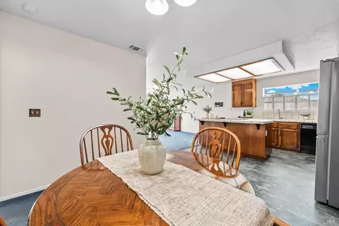 Dining - 2196 Monterey Dr, Fairfield, CA 94534 photo 2 of 4