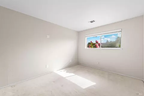Bedroom - 2196 Monterey Dr, Fairfield, CA 94534 photo 13 of 17