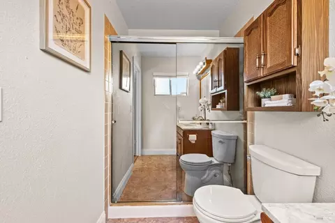 Bath - 2196 Monterey Dr, Fairfield, CA 94534 photo 2 of 4
