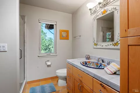 Bath - 3400 Mcnab Ranch Rd, Ukiah, CA 95482 photo 1 of 4