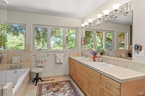 Bath - 3400 Mcnab Ranch Rd, Ukiah, CA 95482 photo 3 of 4