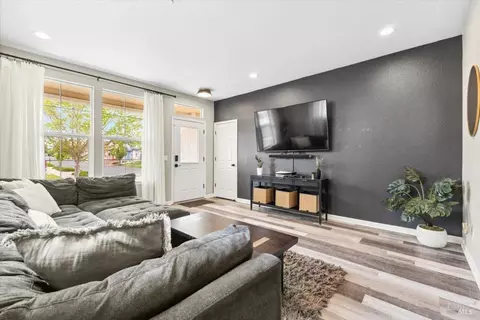 7985 Ferrari Way, Windsor, CA 95492 photo 3