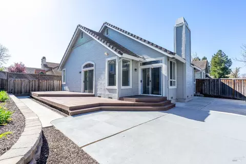Exterior - 405 Trinity Ct, Petaluma, CA 94954 photo 2 of 7