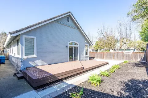 Exterior - 405 Trinity Ct, Petaluma, CA 94954 photo 5 of 7