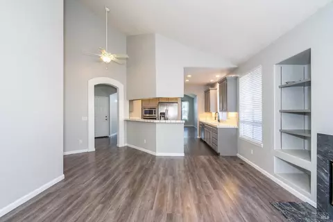 Living - 405 Trinity Ct, Petaluma, CA 94954 photo 5 of 6