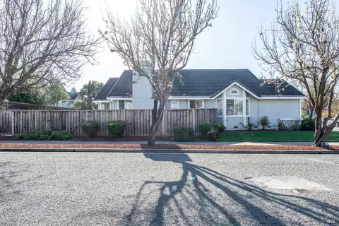Exterior - 405 Trinity Ct, Petaluma, CA 94954 photo 6 of 7