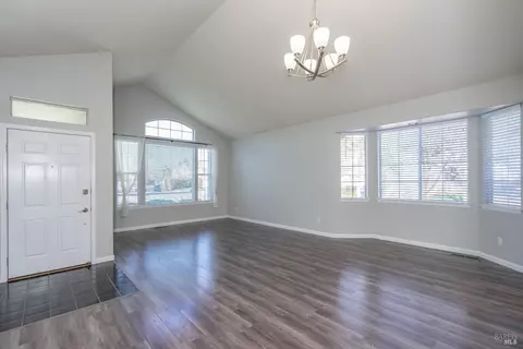 Living - 405 Trinity Ct, Petaluma, CA 94954 photo 1 of 6