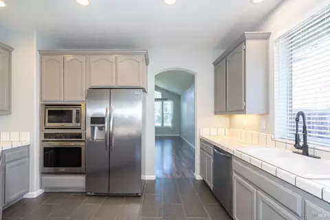 Kitchen - 405 Trinity Ct, Petaluma, CA 94954 photo 2 of 4