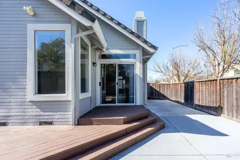 Exterior - 405 Trinity Ct, Petaluma, CA 94954 photo 3 of 7