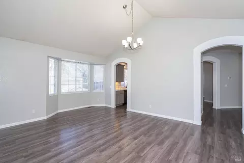 Living - 405 Trinity Ct, Petaluma, CA 94954 photo 2 of 6
