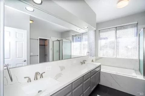 Bath - 405 Trinity Ct, Petaluma, CA 94954 photo 3 of 4