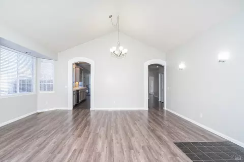 Living - 405 Trinity Ct, Petaluma, CA 94954 photo 3 of 6