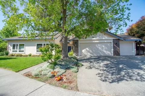 330 330a Holly Ct, Dixon, CA 95620