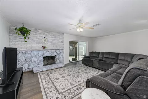 1301 James St, Fairfield, CA 94533 photo 4