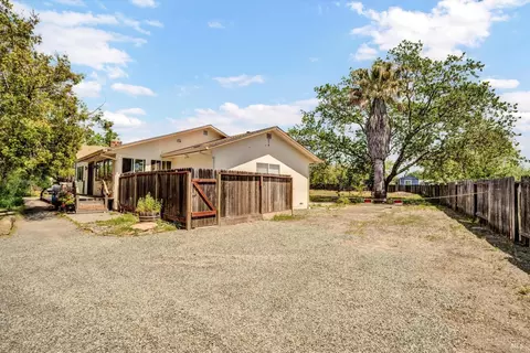 10220 Starr Rd, Windsor, CA 95492