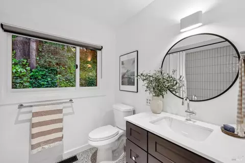 Bath - 15 Glen Dr, Mill Valley, CA 94941 photo 2 of 7