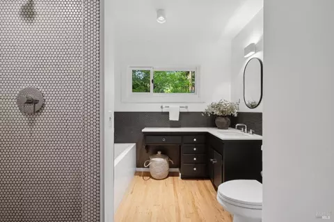 Bath - 15 Glen Dr, Mill Valley, CA 94941 photo 6 of 7