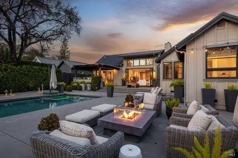 1217 Allyn Ave, Saint Helena, CA 94574