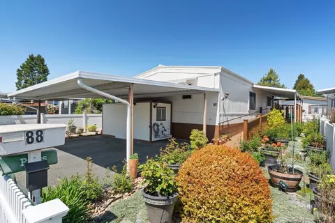 88 Walnut Cir, Rohnert Park, CA 94928