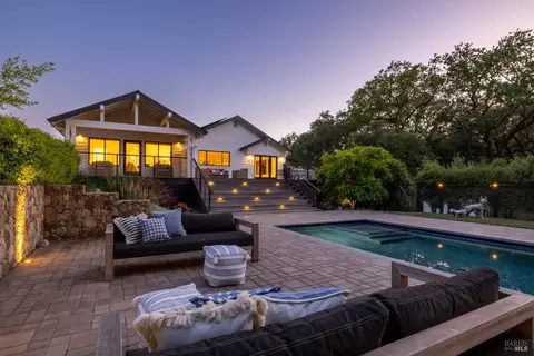 311 Burgundy Rd, Healdsburg, CA 95448