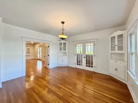 Living - 2984 First St, Napa, CA 94558 photo 2 of 4
