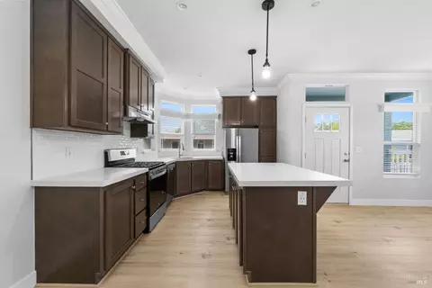 153 Bari Ln, Windsor, CA 95492