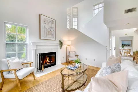 14 Mariners Cir, San Rafael, CA 94903