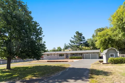 63 Queens Ln, Petaluma, CA 94952