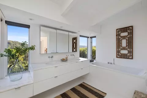 Bath - 7 Sarah Dr, Mill Valley, CA 94941 photo 1 of 5