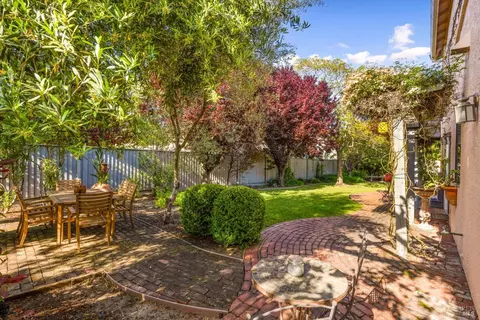 Exterior - 2 Chesapeake Ct, Napa, CA 94559 photo 6 of 10