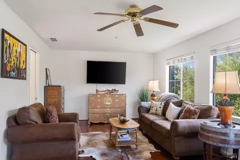 Living - 2 Chesapeake Ct, Napa, CA 94559 photo 4 of 6