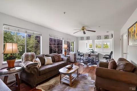 Living - 2 Chesapeake Ct, Napa, CA 94559 photo 5 of 6