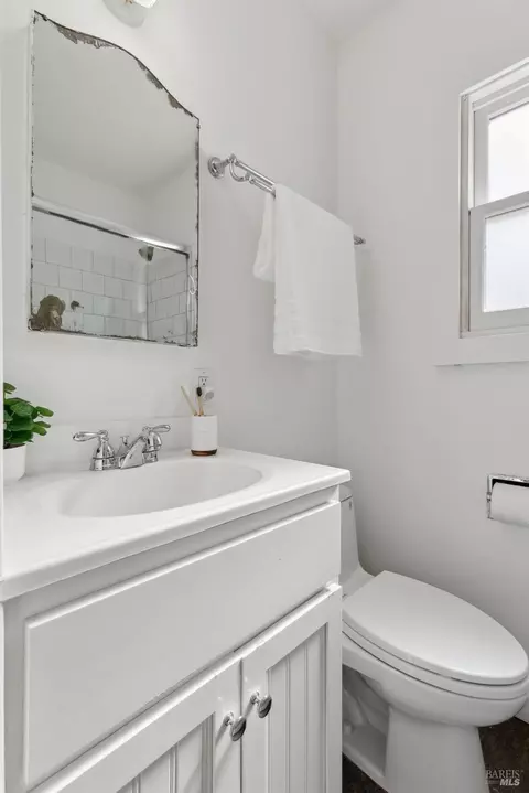 Bath - 17 Webster St, Petaluma, CA 94952 photo 2 of 4