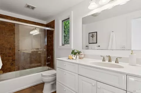 Bath - 17 Webster St, Petaluma, CA 94952 photo 4 of 4