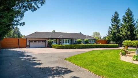 1870 E Cotati Ave, Penngrove, CA 94951